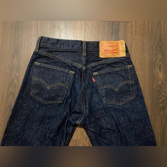 Like New Men’s Levi’s 501 Dark Wash Jeans Shrink to Fit - Picture 11 of 11